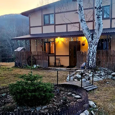 Pisnya Karpat Casa vacanze Skole