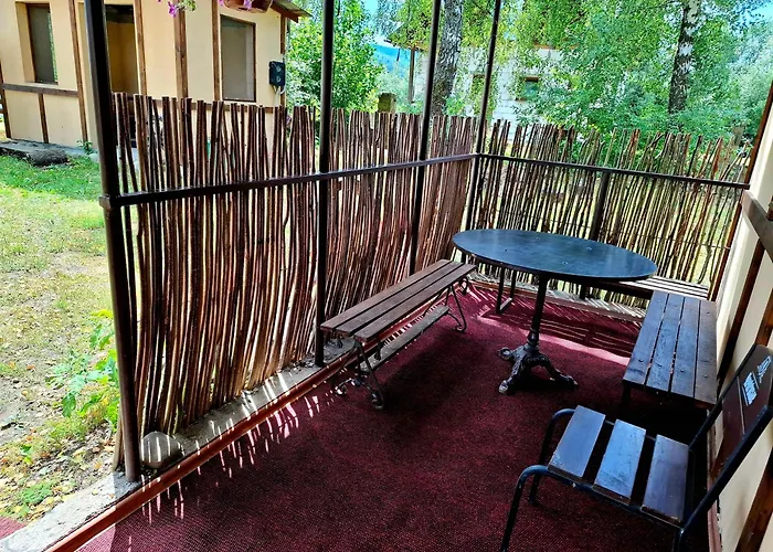 Pisnya Karpat * Skole